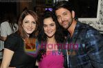 sussanne roshan, preity zinta & hrithik roshan at the Launch of Suzanne Roshan_s The Charcoal Project in Andheri, Mumbai on 27th Feb 2011.JPG